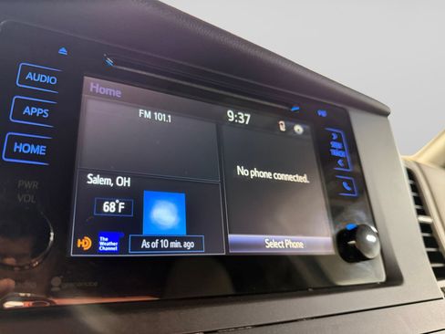 Used 2015 Toyota Sienna LE FWD image 29