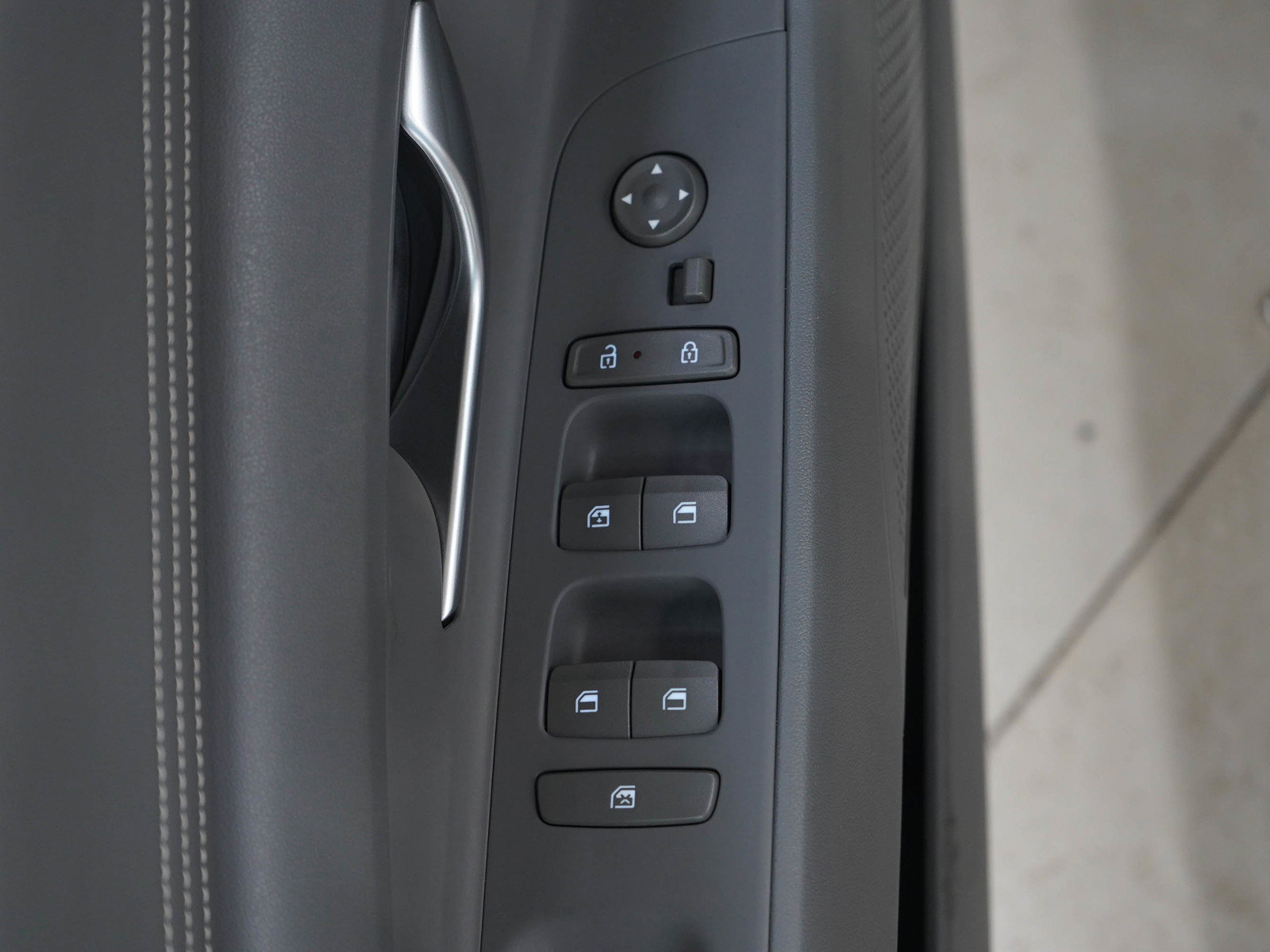 Used 2025 Hyundai Elantra SEL FWD image 17