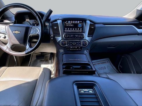 Used 2019 Chevrolet Suburban Premier AWD/4WD image 16