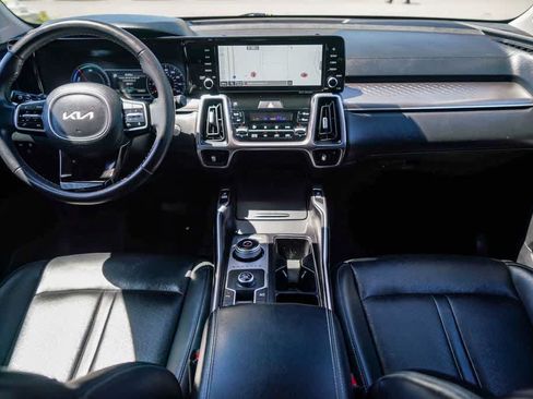 Certified 2023 Kia Sorento EX FWD image 11