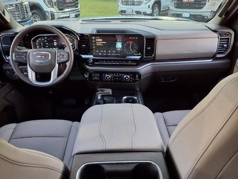 New 2026 GMC Sierra 1500 SLT image 4