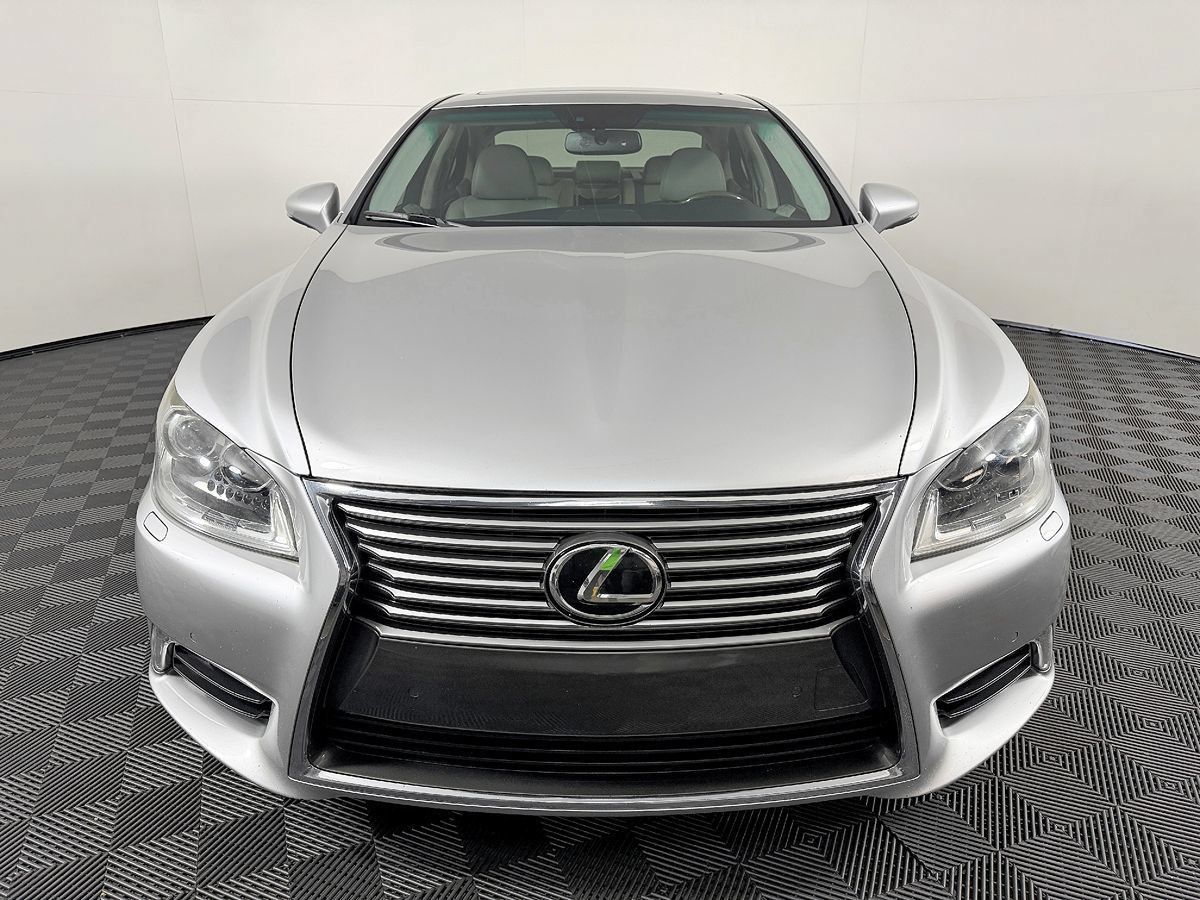 Used 2014 Lexus LS 460 w/ Comfort Package RWD image 4