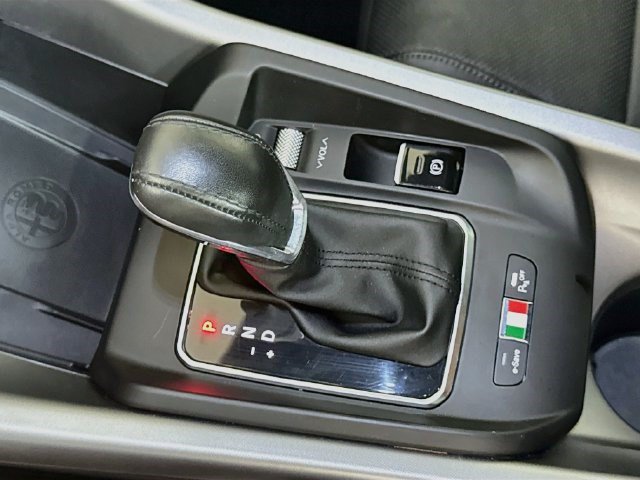 Used 2024 Alfa Romeo Tonale Veloce AWD/4WD image 19