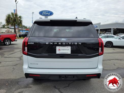 New 2025 Ford Expedition Active image 5