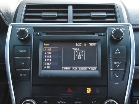 Used 2015 Toyota Camry LE FWD image 24