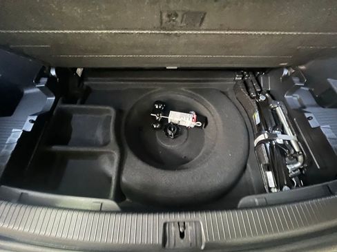 Certified 2024 Volkswagen Atlas Peak Edition SE image 30