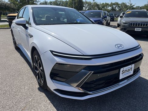 Used 2025 Hyundai Sonata SEL FWD image 3