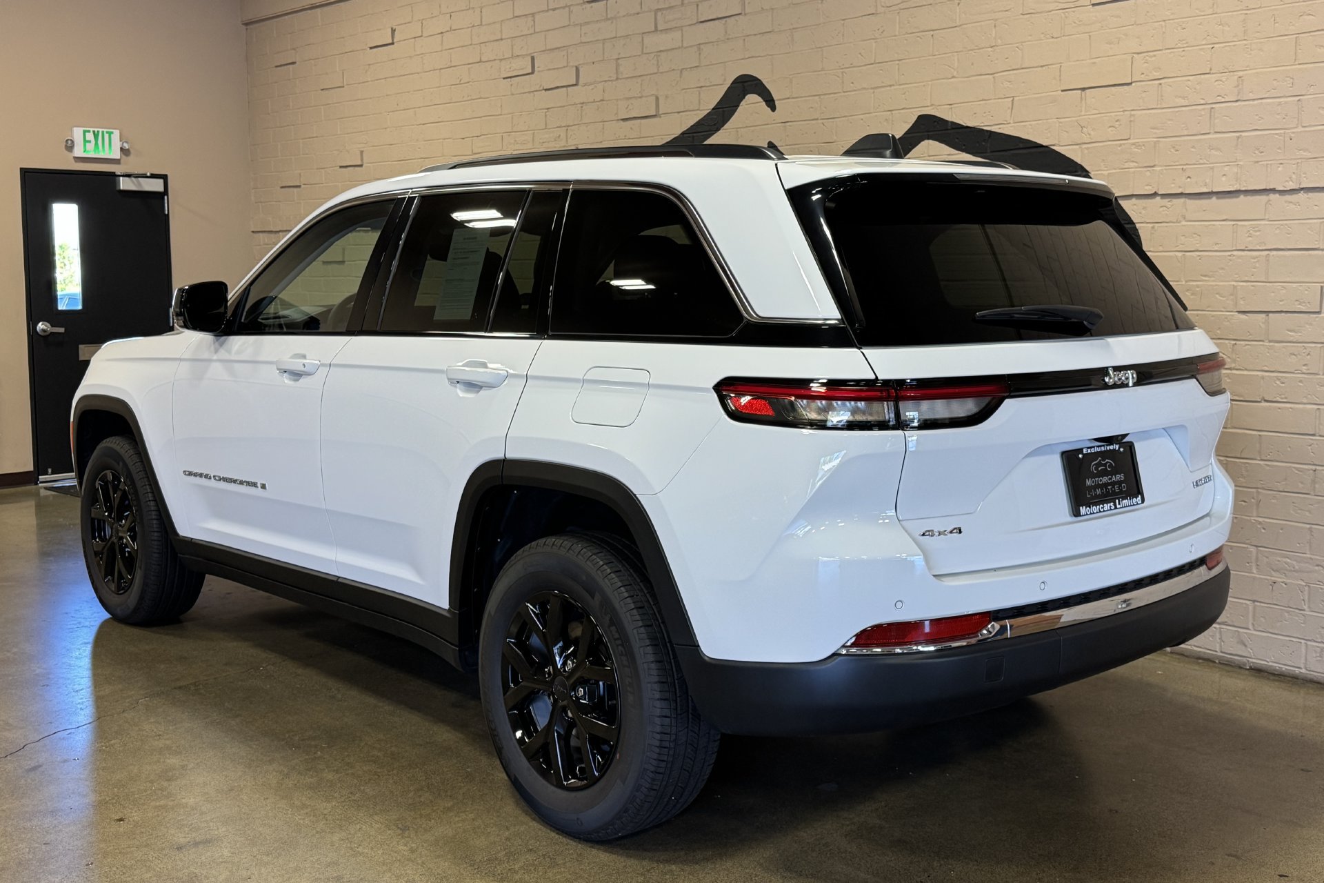 Used 2023 Jeep Grand Cherokee Limited AWD/4WD image 8