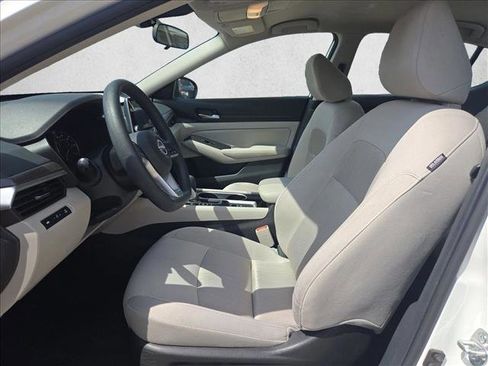 Used 2024 Nissan Altima 2.5 SV image 15