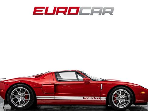 Used 2005 Ford GT RWD image 6
