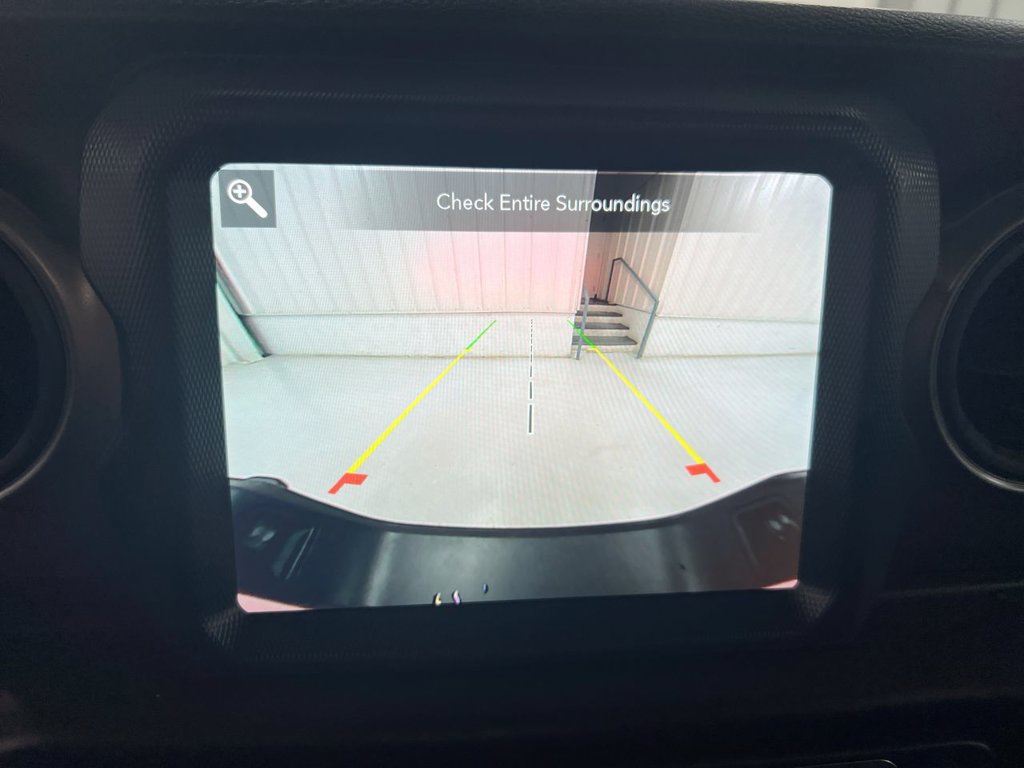 Used 2023 Jeep Gladiator Sport AWD/4WD image 16