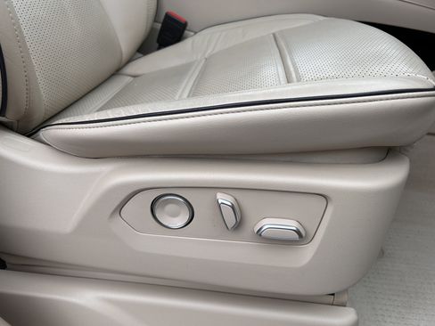 Used 2021 Cadillac Escalade Premium Luxury image 31