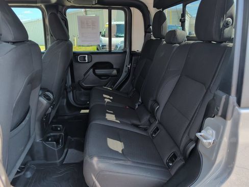 Used 2022 Jeep Gladiator Sport AWD/4WD image 26