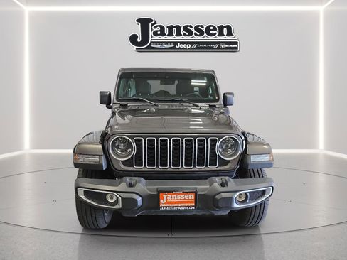 Used 2025 Jeep Wrangler Unlimited Sahara AWD/4WD image 7