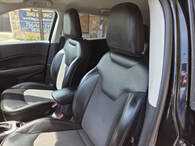 Used 2018 Jeep Compass Latitude w/ Cold Weather Group FWD image 19