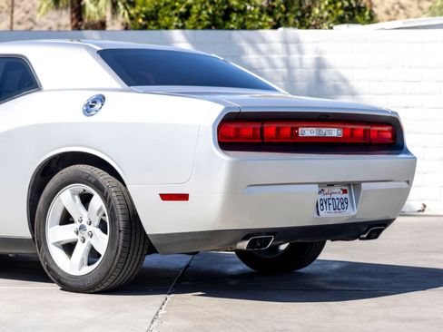 Used 2012 Dodge Challenger SXT image 8