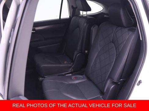 Used 2021 Toyota Highlander Platinum AWD/4WD image 9