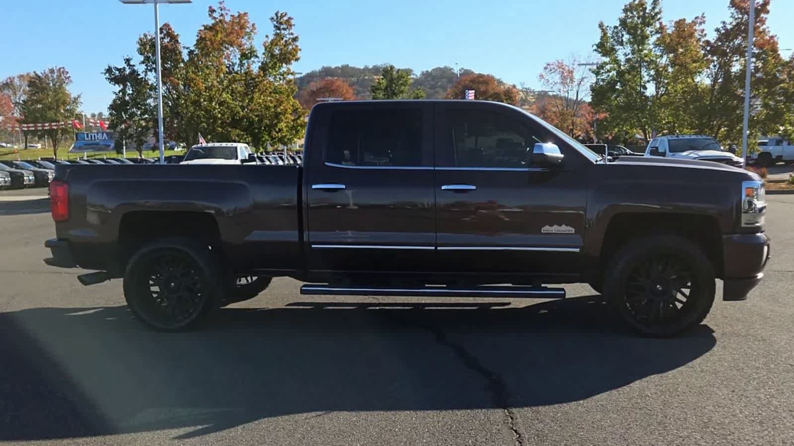 Used 2016 Chevrolet Silverado 1500 High Country w/ High Country Premium Package AWD/4WD image 9