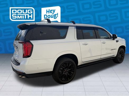 Used 2024 GMC Yukon XL Denali w/ Advanced Technology Package AWD/4WD image 4