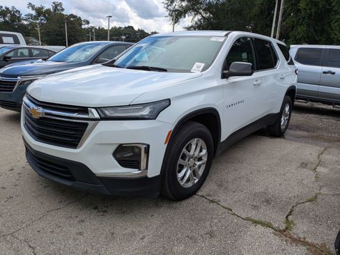 Used 2023 Chevrolet Traverse LS FWD image 3