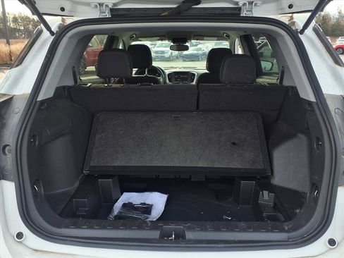 Used 2023 GMC Terrain SLE image 27