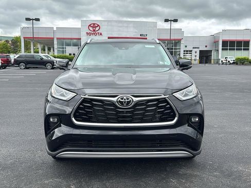 New 2026 Toyota Highlander Platinum AWD/4WD image 2