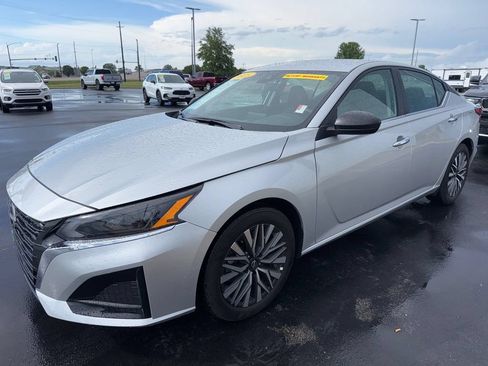 Used 2025 Nissan Altima 2.5 SV FWD image 5