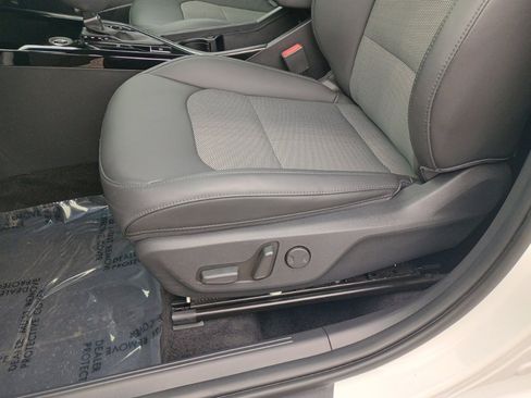 Used 2023 Kia Niro EX image 12