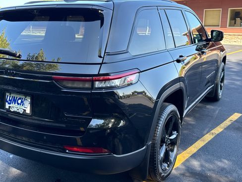 Used 2025 Jeep Grand Cherokee Limited w/ Luxury Tech Group II AWD/4WD image 14