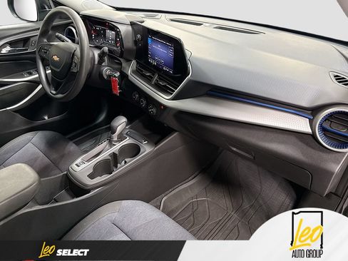 Used 2024 Chevrolet Trax LS w/ LS Convenience Package FWD image 30