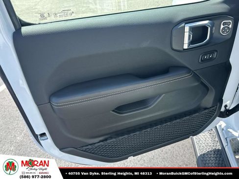 Used 2026 Jeep Wrangler Unlimited Sahara AWD/4WD image 18