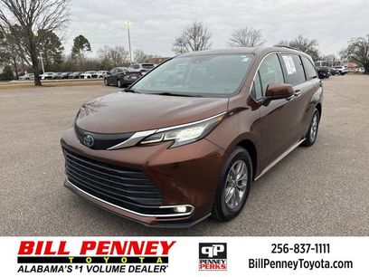 Used 2022 Toyota Sienna XLE