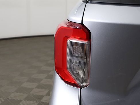 Used 2021 Ford Explorer XLT w/ Equipment Group 202A image 15