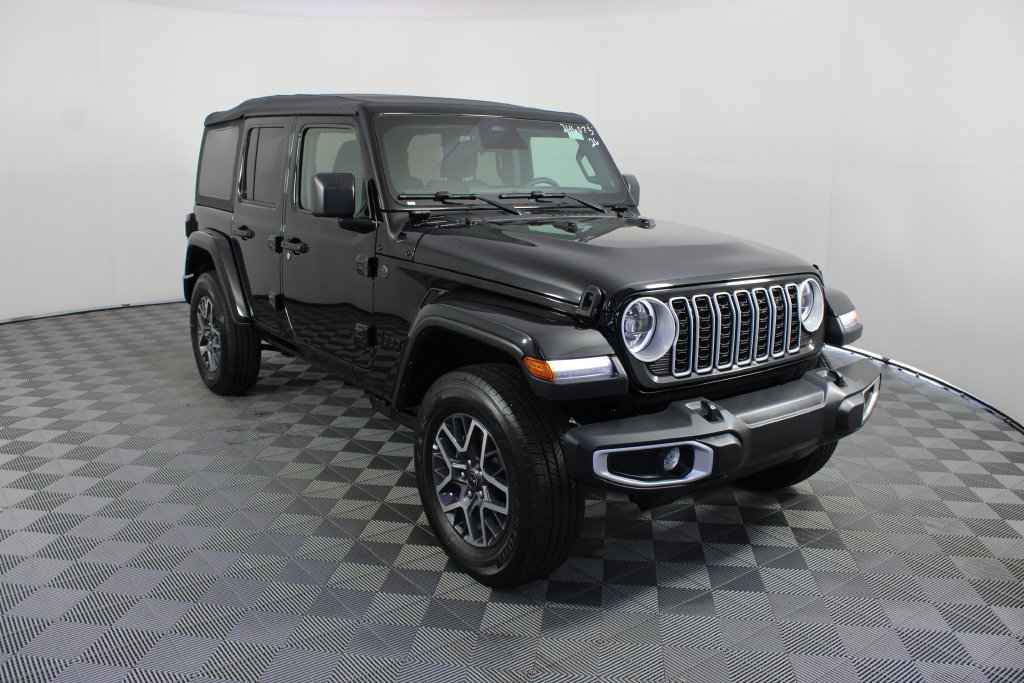 Used 2026 Jeep Wrangler Unlimited Sahara AWD/4WD image 8