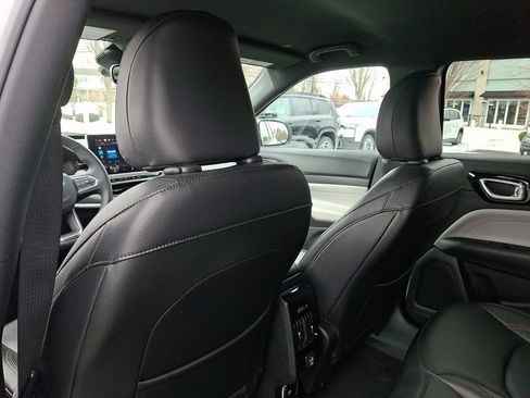 Used 2024 Jeep Compass Limited image 21