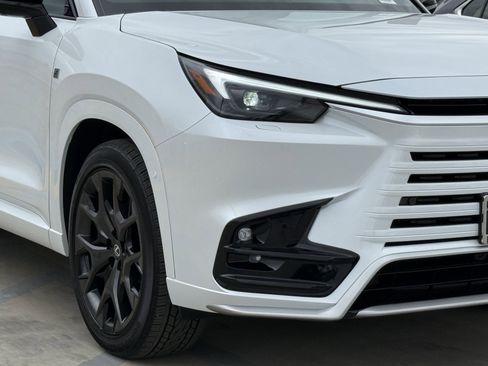 New 2026 Lexus TX 500h AWD image 4