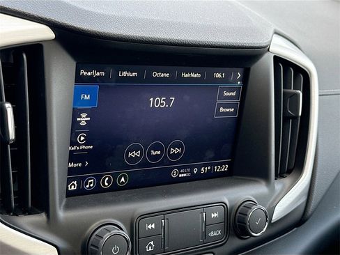 Used 2024 GMC Terrain SLT w/ Infotainment Package II image 4