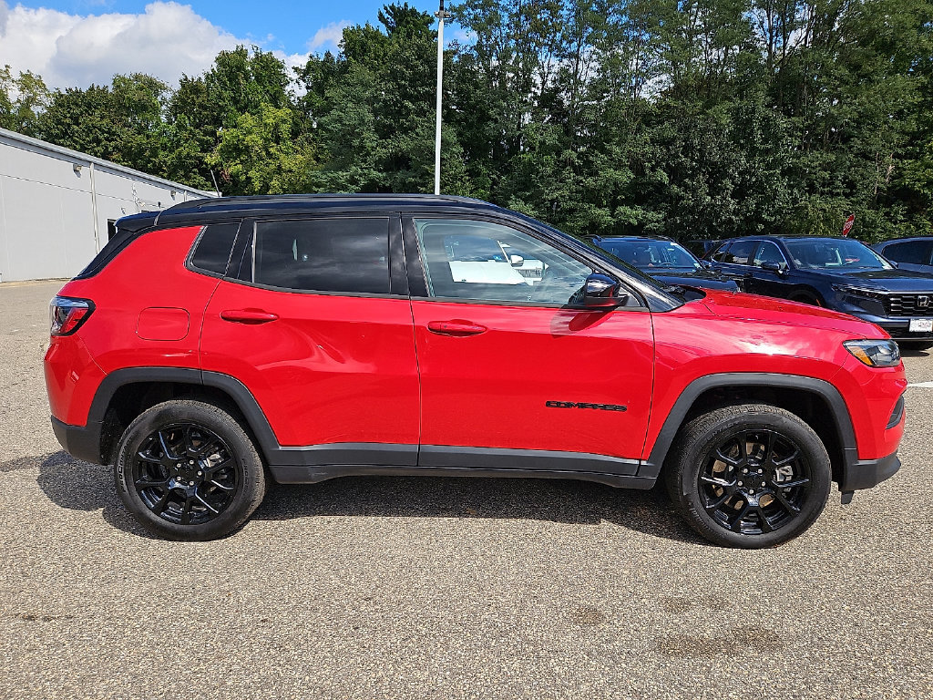Used 2023 Jeep Compass Latitude w/ Convenience Group AWD/4WD image 8