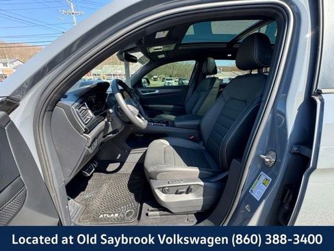 Certified 2025 Volkswagen Atlas Cross Sport SEL R-Line AWD/4WD image 29