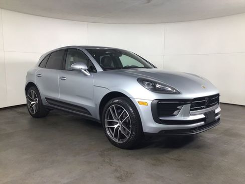 Certified 2026 Porsche Macan AWD/4WD image 9