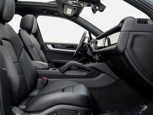 Certified 2025 Porsche Cayenne AWD/4WD image 23