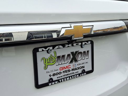 Used 2023 Chevrolet Traverse LT image 30