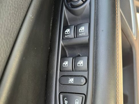 Used 2018 Jeep Compass Latitude w/ Popular Equipment Group AWD/4WD image 13