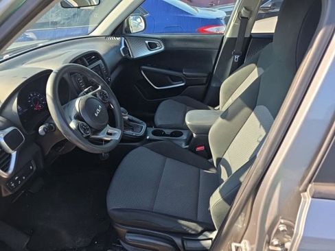 Used 2022 Kia Soul LX w/ Technology Package image 3