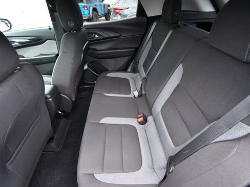 Used 2024 Chevrolet TrailBlazer LT w/ LT Cold Weather Package FWD image 16