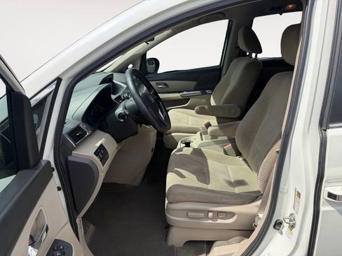 Used 2017 Honda Odyssey SE image 9