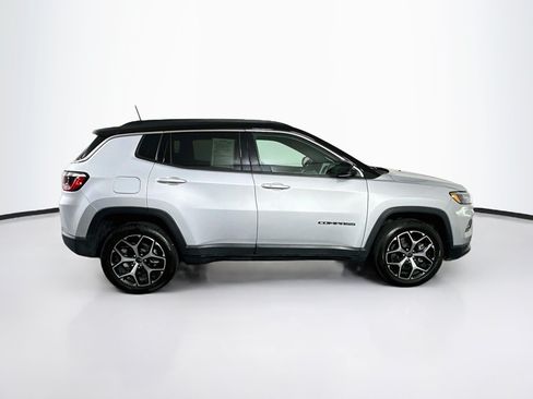 Used 2025 Jeep Compass Limited AWD/4WD image 10