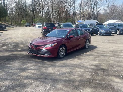 Used 2020 Toyota Camry XLE image 1
