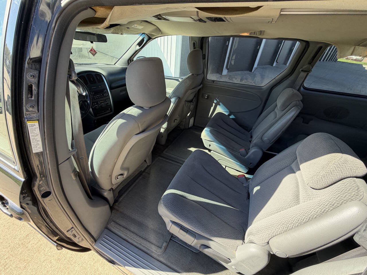 Used 2005 Chrysler Town & Country Touring FWD image 13