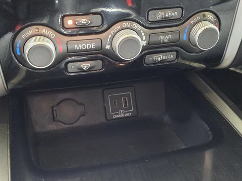 Used 2019 Nissan Pathfinder S FWD image 28